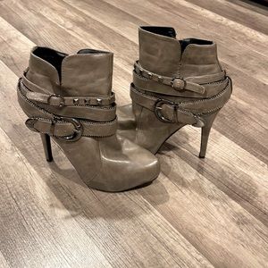 Qupid Skinny Heel Booties